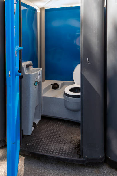 Best Luxury portable toilet rental  in Marshalltown, IA